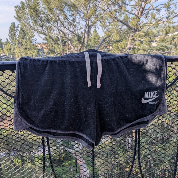 Nike Women's Black Sportswear Shorts - Picture 4 of 4